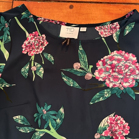 Floral print 3/4 length top with pink and green flowers. - Picture 2 of 5